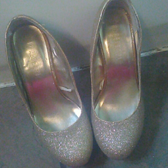 Heels - Picture 2 of 2